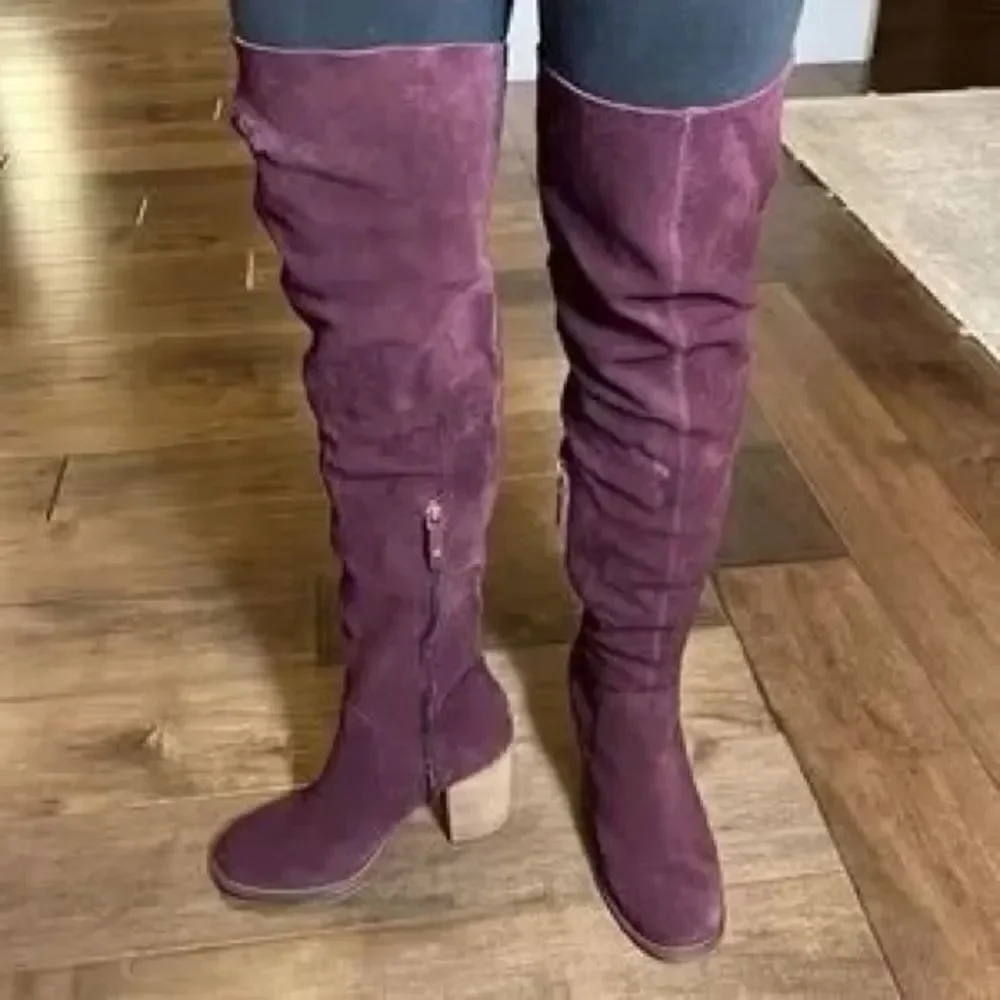 NWOB Kelsi Dagger Logan Over-The-Knee Burgundy Wine Suede Boots US 9